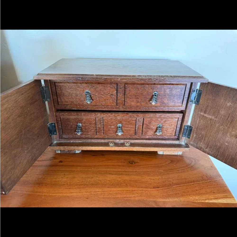 Vintage Japanese Jewelry Box w/‎ Lion's Heads Two Compartments Marked Red Liner